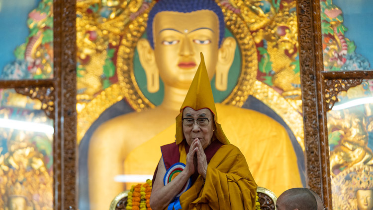 Sua Santità il Dalai Lama durante le preghiere per la sua lunga vita presso il Gyutö Tantric College di Dharamsala, India il 2 novembre 2019. Foto di Tenzin Choejor