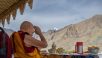 Sua Santità partecipa alle preghiere presso la statua del Buddha a Stok
