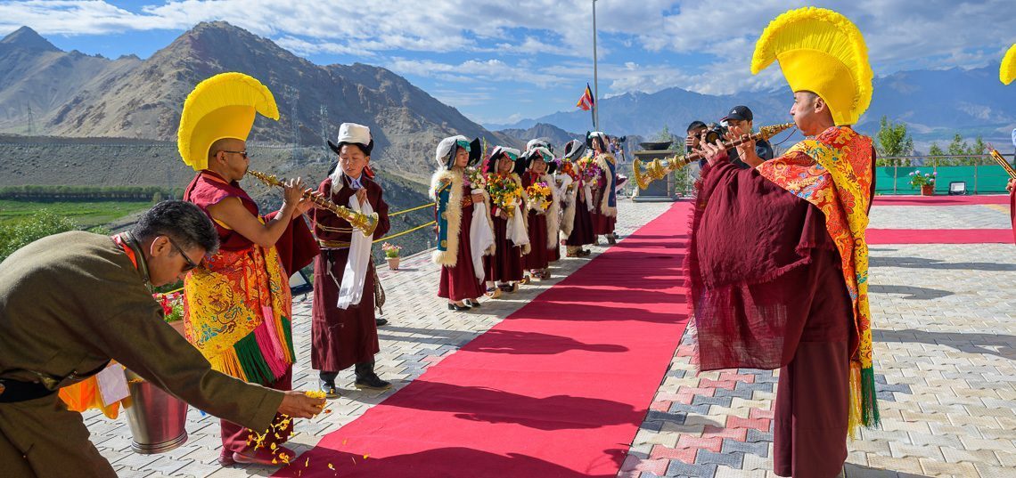 Visita alla statua e allo stupa del Buddha del villaggio di Gonpa
