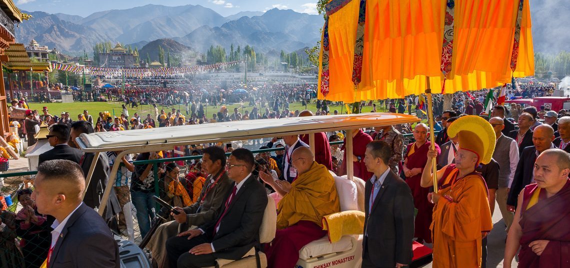 Preghiere per una lunga vita rivolte a Sua Santita a Leh, Ladakh.