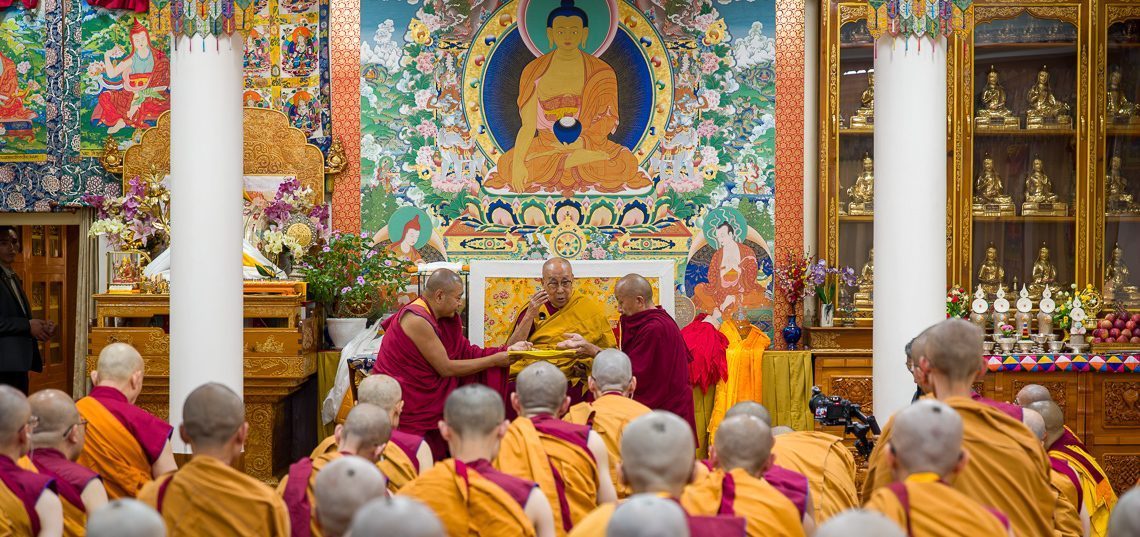 Ordinazione di novizi monaci e monache a Dharamsala