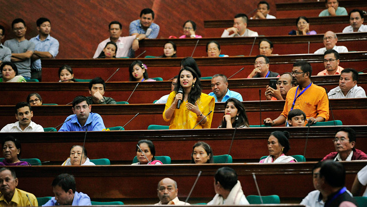 Domande e risposte con il pubblico presente al City Convention Center di Imphal, nello Stato di Manipur, il 18 ottobre 2017. Foto di Lobsang Tsering