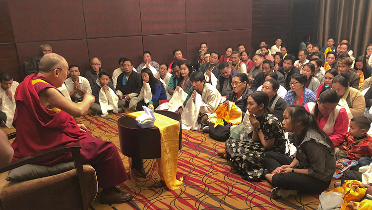 Sua Santità il Dalai Lama incontra i membri della comunità tibetana a Pune, Maharashtra, India, 10 gennaio 2018. Foto di Tenzin Taklha
