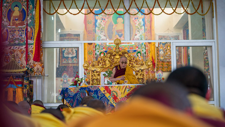 Sua Santità il Dalai Lama durante l’iniziazione di Vajrabhairava Solitario Eroe a Bodhgaya, Bihar, India, il 21 gennaio 2018. Foto di Lobsang Tsering