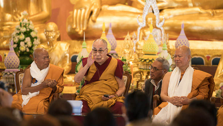 Sua Santità il Dalai Lama durante l'inaugurazione del nuovo tempio Wat Pa Buddhagaya Vanaram a Bodhgaya, Bihar, India, il 25 gennaio 2018. Foto di Tenzin Choejor