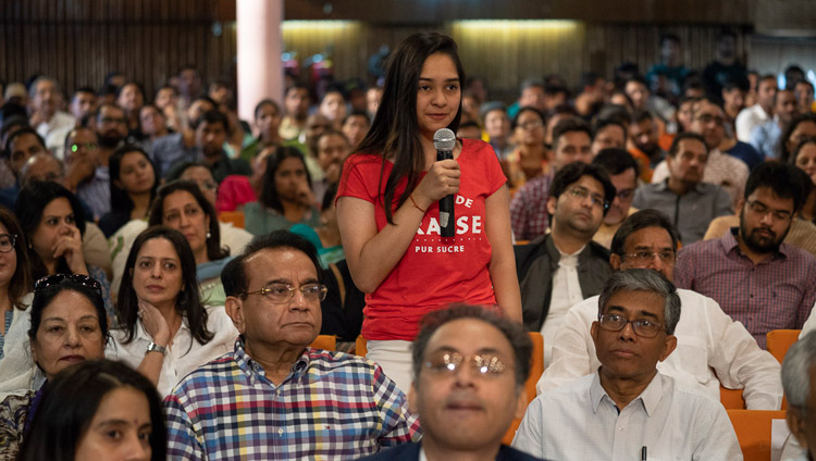 Domande e risposte con il pubblico durante la conferenza "Felicità e una vita senza stress" presso l'auditorium dell’IIT di Nuova Delhi, 24 aprile 2018. Foto di Tenzin Choejor