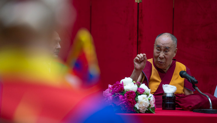Sua Santità il Dalai Lama parla ai membri del Gruppo parlamentare lituano per il Tibet a Vilnius, Lituania, il 14 giugno 2018. Foto di Tenzin Choejor