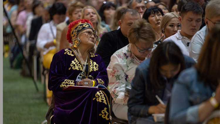 Oltre 4000 persone hanno partecipato agli insegnamenti di Sua Santità il Dalai Lama alla Skonto Hall di Riga, Lettonia, il 16 giugno 2018. Foto di Tenzin Choejor