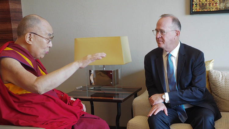 Sua Santità il Dalai Lama incontra il Sindaco di Anaheim Tom Tait a Nuova Delhi, India, il 1° luglio 2018. Foto di Jeremy Russell