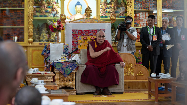 Sua Santità il Dalai Lama durante la cerimonia di benvenuto al suo arrivo nella sua residenza di Leh, Ladakh, India, il 3 luglio 2018. Foto di Tenzin Choejor