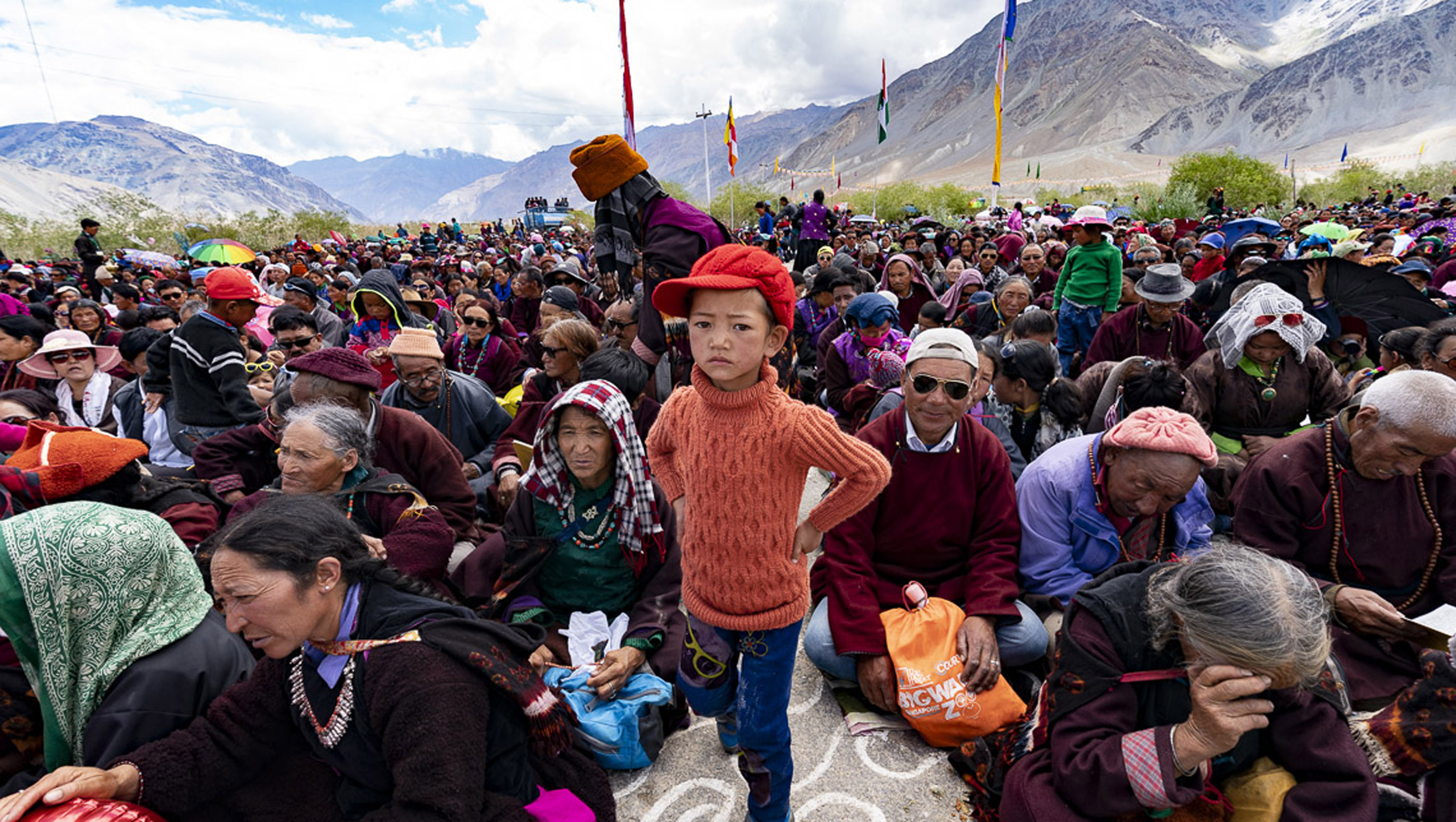 Oltre 16.000 persone hanno partecipato agli insegnamenti di Sua Santità il Dalai Lama a Padum, Zanskar, India, il 22 luglio 2018. Foto di Tenzin Choejor