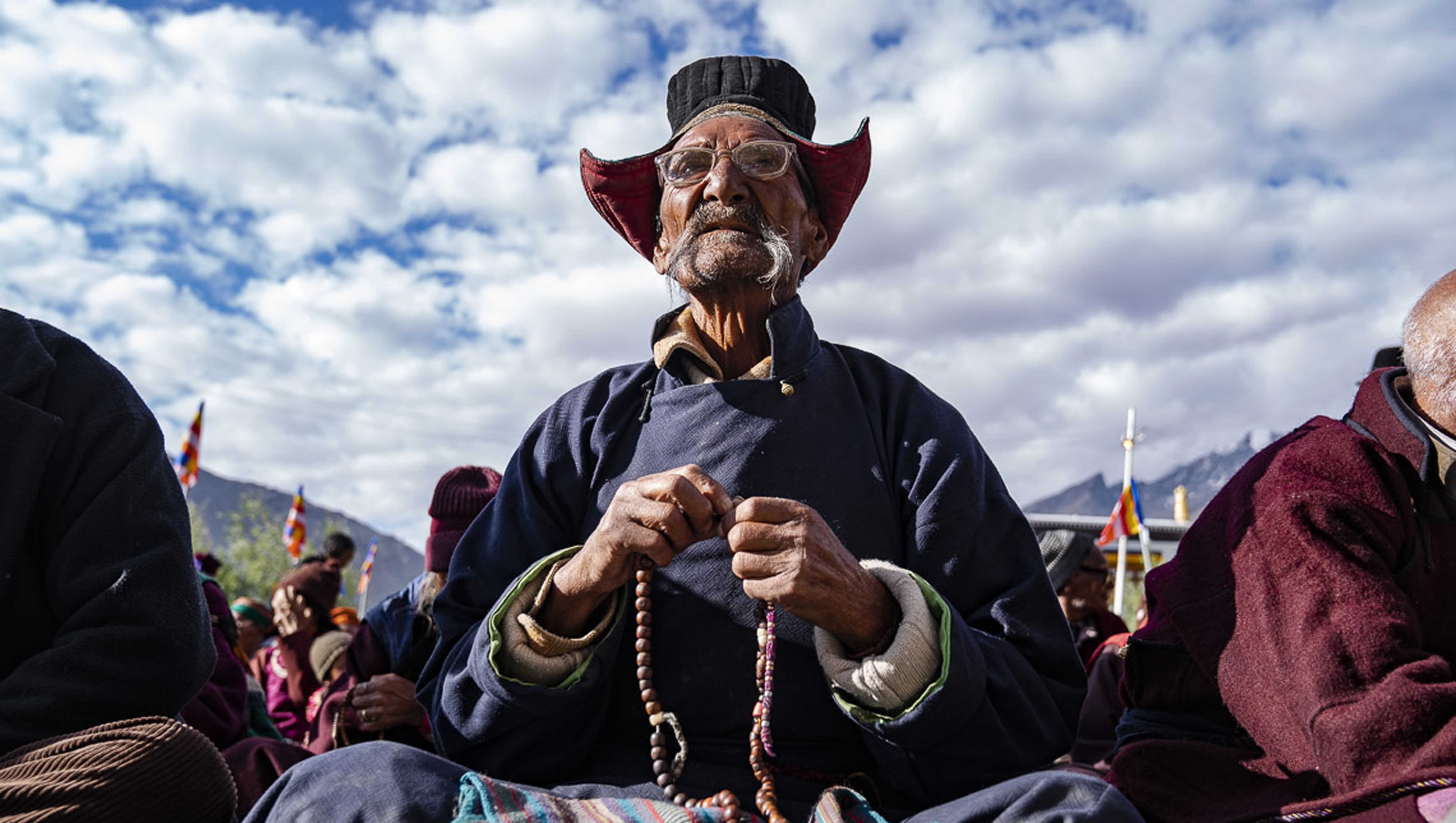 Gli insegnamenti di Sua Santità il Dalai Lama a Padum vengono seguiti da tutti con grande attenzione. Zanskar, India, il 22 luglio 2018. Foto di Tenzin Choejor
