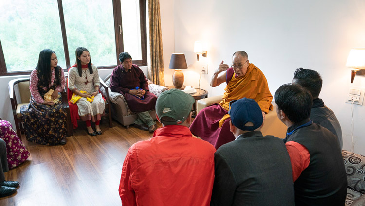 Sua Santità il Dalai Lama incontra i media nel suo hotel a Kargil, Ladakh, India, il 26 luglio 2018. Foto di Tenzin Choejor