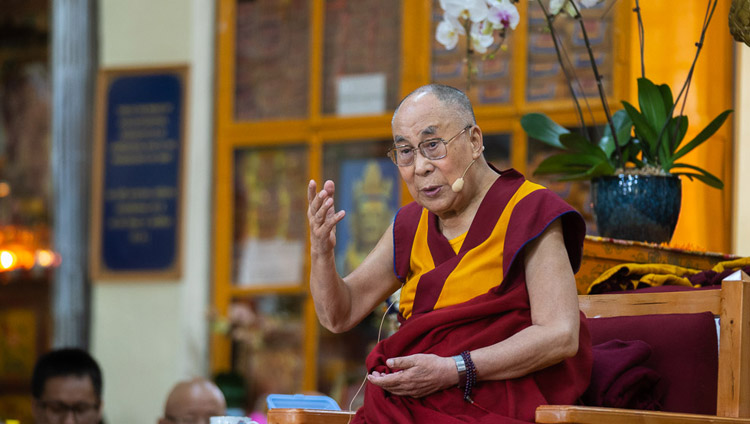 Sua Santità il Dalai Lama risponde alla domande del pubblico l'ultimo giorno dei suoi insegnamenti presso il Tempio Tibetano Principale di  Dharamsala, India, il 7 settembre 2018. Foto di Tenzin Choejor