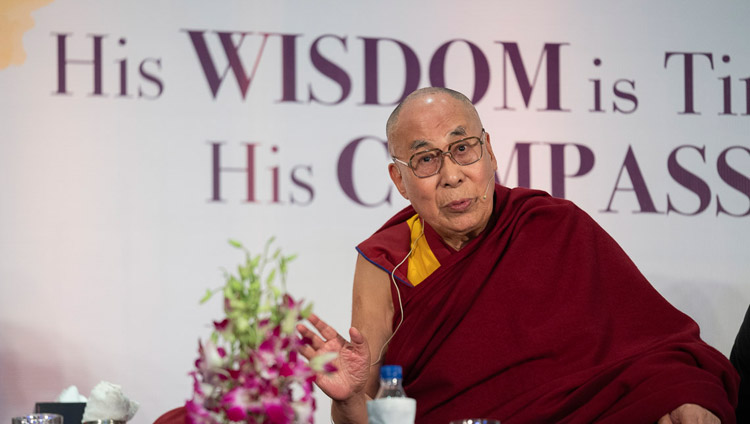 Sua Santità il Dalai Lama incontra un centinaio di manager e imprenditori alla Maurya Sheraton Convention Hall di Nuova Delhi, India, il 10 dicembre 2018. Foto di Tenzin Choejor