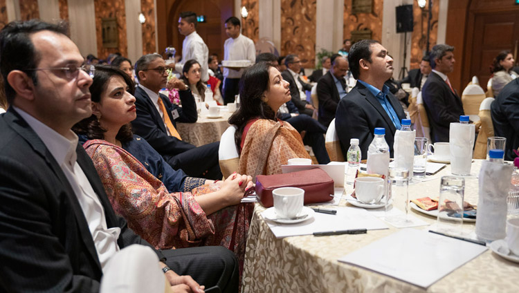 Alcuni degli oltre 100 imprenditori ascoltano Sua Santità il Dalai Lama durante il suo discorso all’India Leadership Council. Nuova Delhi, India, il 10 dicembre 2018. Foto di Tenzin Choejor