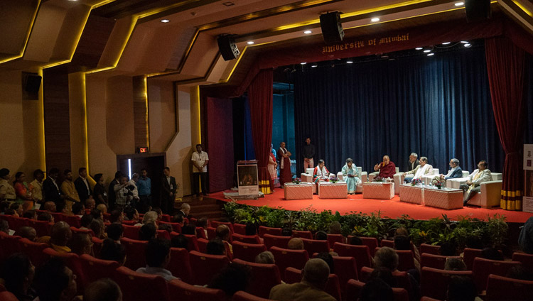 L'Auditorium della Green Technology dell'Università di Mumbai durante la sessione inaugurale della Conferenza sul concetto di 'Maitri' o 'Metta' nel buddhismo presso l'Università di Mumbai a Mumbai, India, il 12 dicembre 2018. Foto di Lobsang Tsering