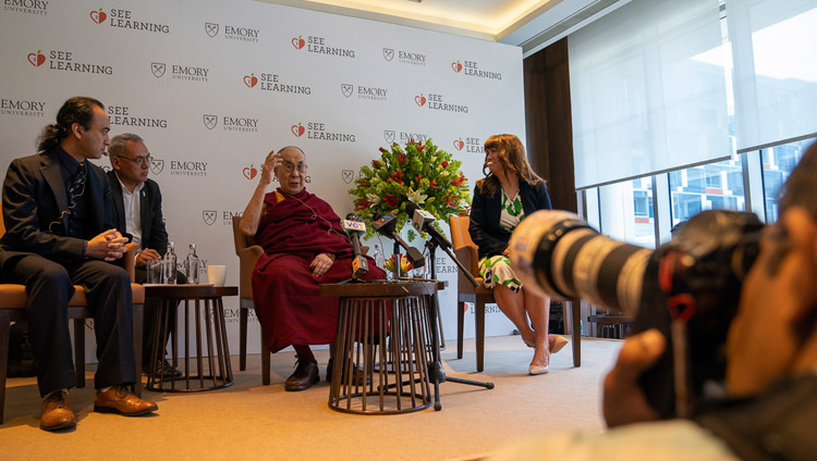 Sua Santità il Dalai Lama durante la conferenza stampa per il lancio globale di SEE Learning a Nuova Delhi, India, il 4 aprile 2019. Foto di Tenzin Choejor