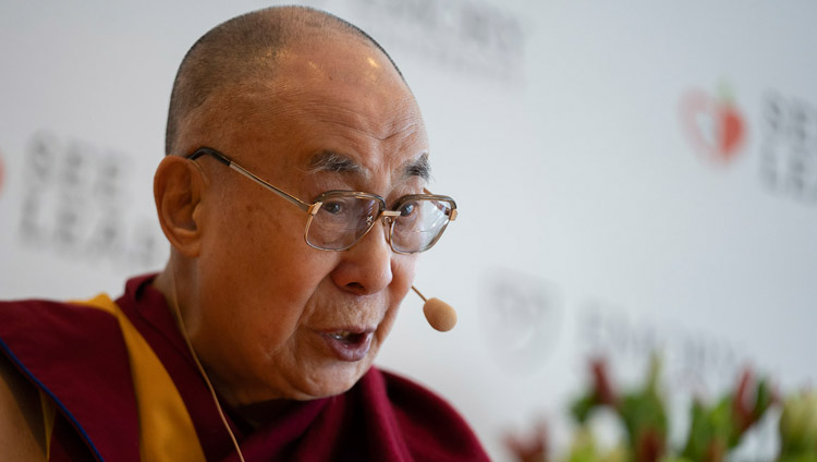 Sua Santità il Dalai Lama risponde alle domande durante la conferenza stampa per il lancio globale di SEE Learning a Nuova Delhi, India, il 4 aprile 2019. Foto di Tenzin Choejor