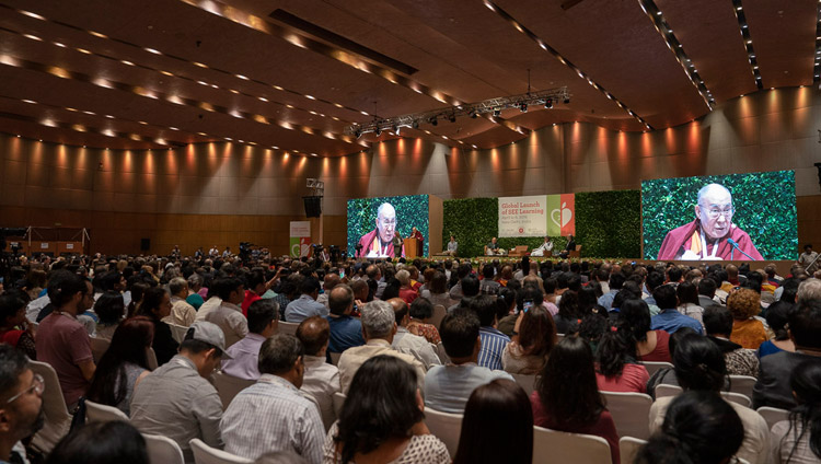 Il palco durante il discorso di apertura di Sua Santità il Dalai Lama in occasione del lancio globale di SEE Learning a Nuova Delhi, India, il 5 aprile 2019. Foto di Tenzin Choejor