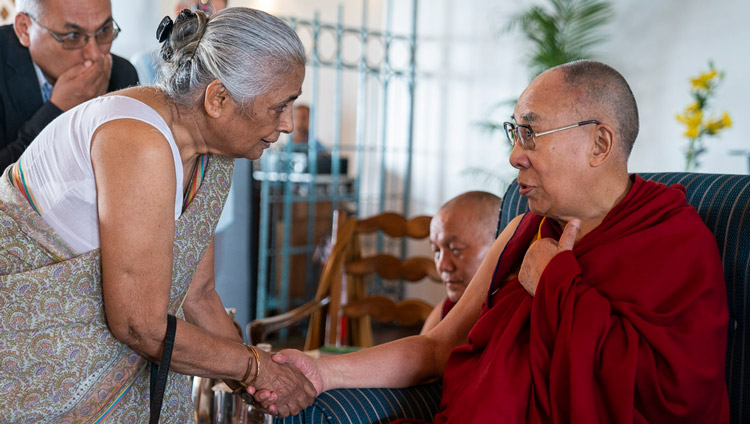Sua Santità il Dalai Lama prima dell'incontro con intellettuali, accademici e diplomatici a Nuova Delhi, India, il 21 settembre 2019. Foto di Tenzin Choejor