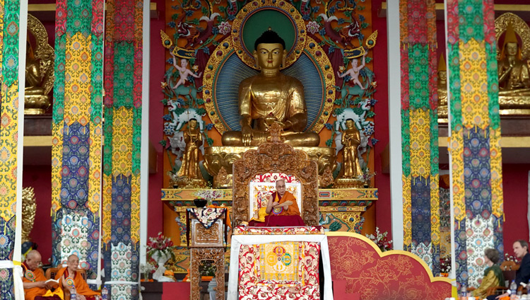 Sua Santità il Dalai Lama durante gli insegnamenti sulla 'Lode ai 17 Maestri di Nalanda'.Monastero di Drepung Gomang a Mundgod, Karnataka, India, il 14 dicembre 2019. Foto di Lobsang Tsering