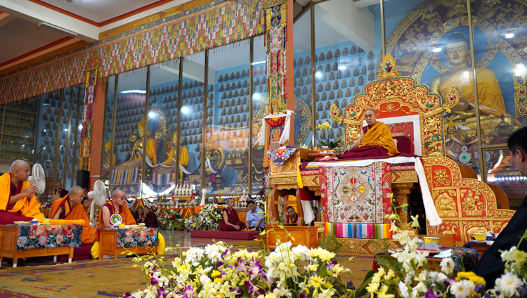 Sua Santità il Dalai Lama durante la Cerimonia della Lunga Vita nel Monastero di Gaden Jangtse a Mundgod, Karnataka, India, il 22 dicembre 2019. Foto di Lobsang Tsering