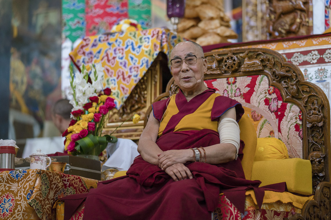 Sua Santità il Dalai Lama durante la cerimonia di benvenuto al monastero di Sera Lachi a Bylakuppe, 19 dicembre 2017. Foto di Tenzin Choejor
