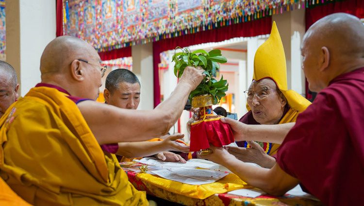 Preghiere per la Lunga Vita di Sua Santità il Dalai Lama al Monastero di Ganden