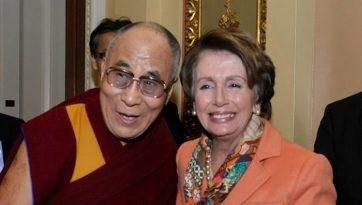 Sua Santità il Dalai Lama si congratula con Nancy Pelosi