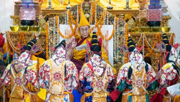 Cerimonia di offerta di lunga vita per Sua Santità il Dalai Lama