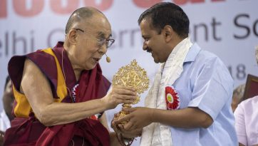 Congratulazioni al Primo Ministro di Delhi, Arvind Kejriwal