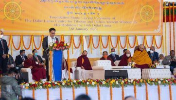 Posa della prima pietra del Centro Dalai Lama per l'antica saggezza tibetana e indiana