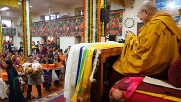 La CTA offre a Sua Santità il Dalai Lama Preghiere di Lunga Vita