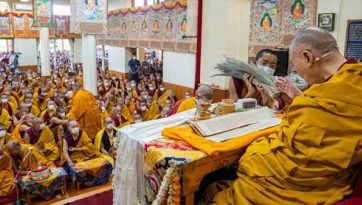 Gli stadi concisi del sentiero verso l'illuminazione e Iniziazione di Avalokiteshvara Jinasagara